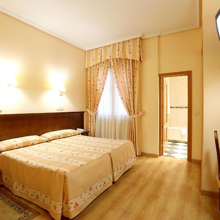 Hostal Silserranos Hotel Madrid Room photo